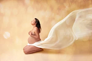 Femme enceinte et grand voile